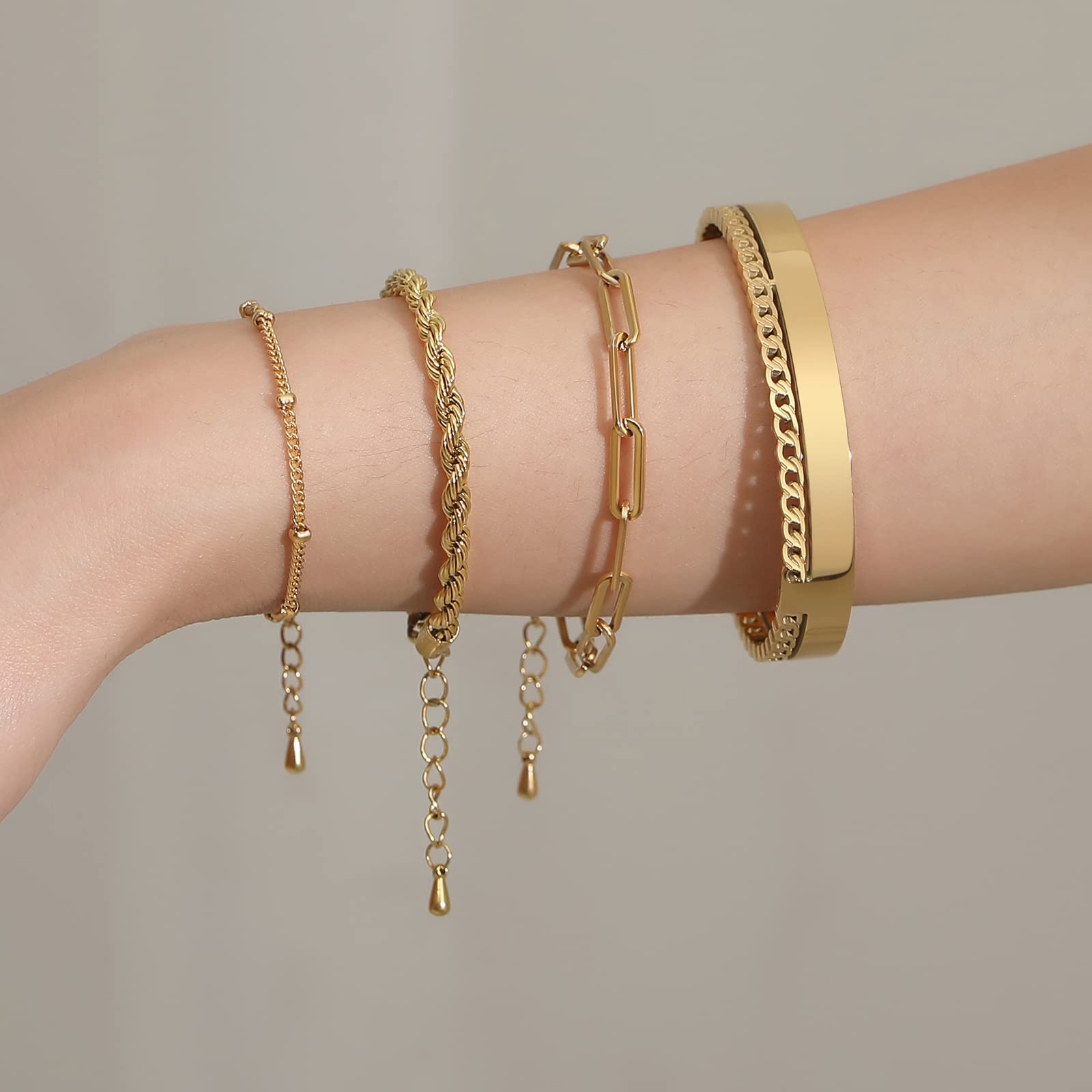 Bracelets gold can add a touch of sophistication, luxury, and glamour to your overall look. Gold jewelry has been a symbol of wealth and status for centuries