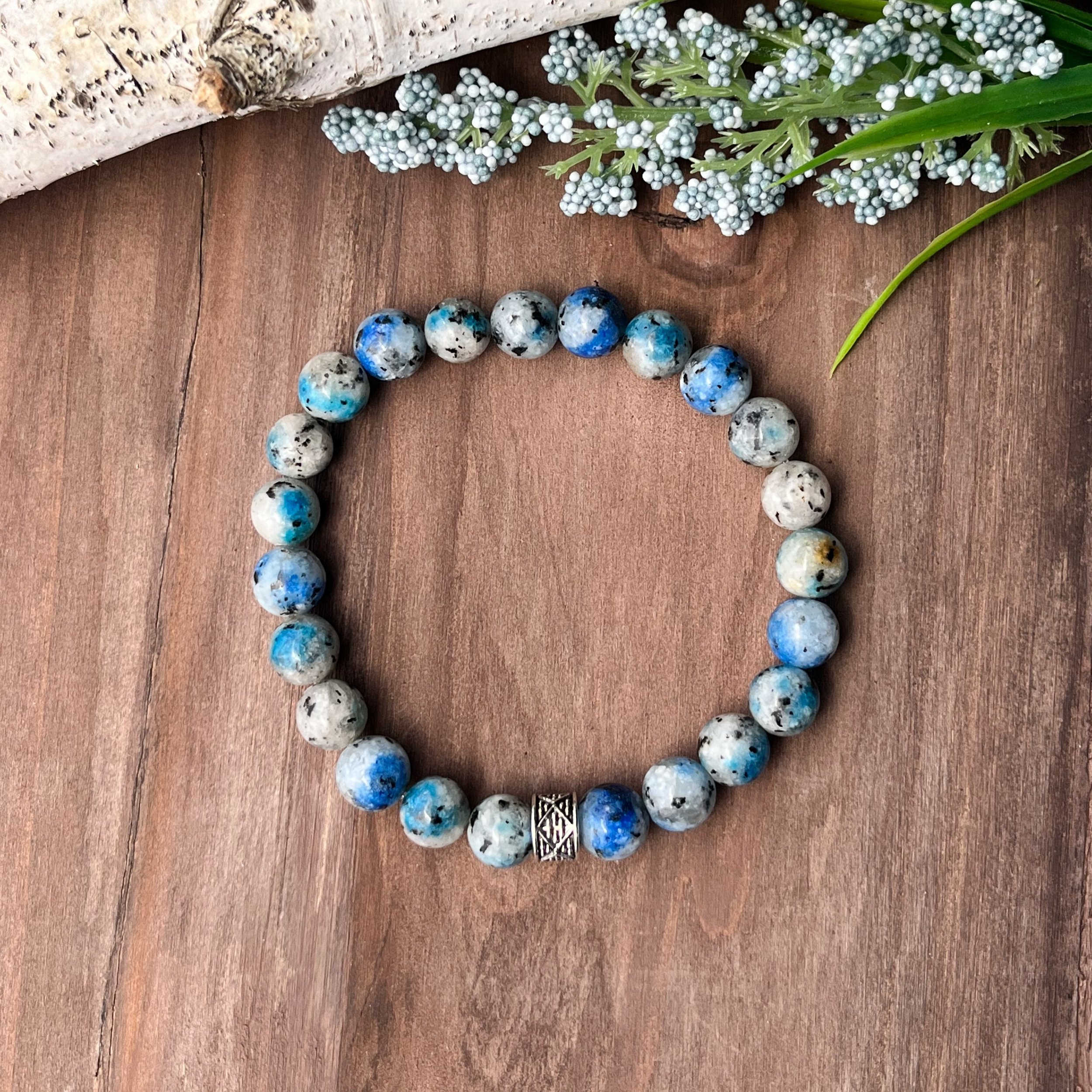 Natural stone bracelets, also known as gemstone bracelets or crystal bracelets, are a popular type of jewelry that features beads