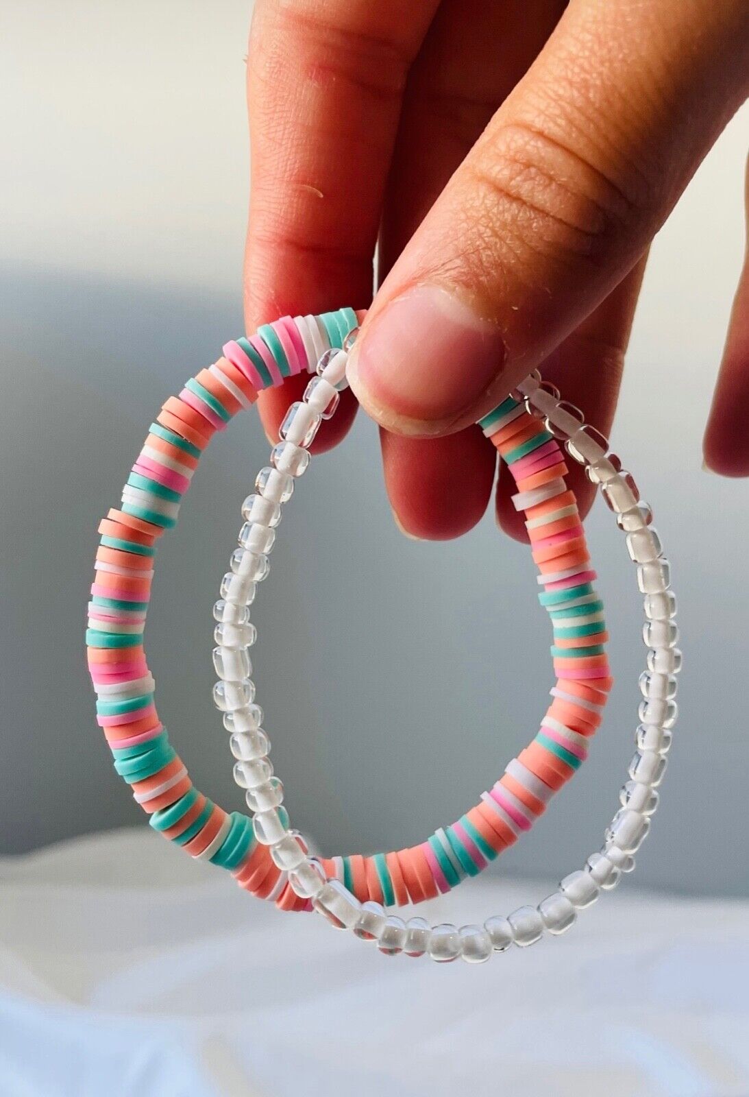 How to make clay bead bracelets? Creating clay bead bracelets is a fun and creative craft that allows you to design unique accessories to complement your personal style.