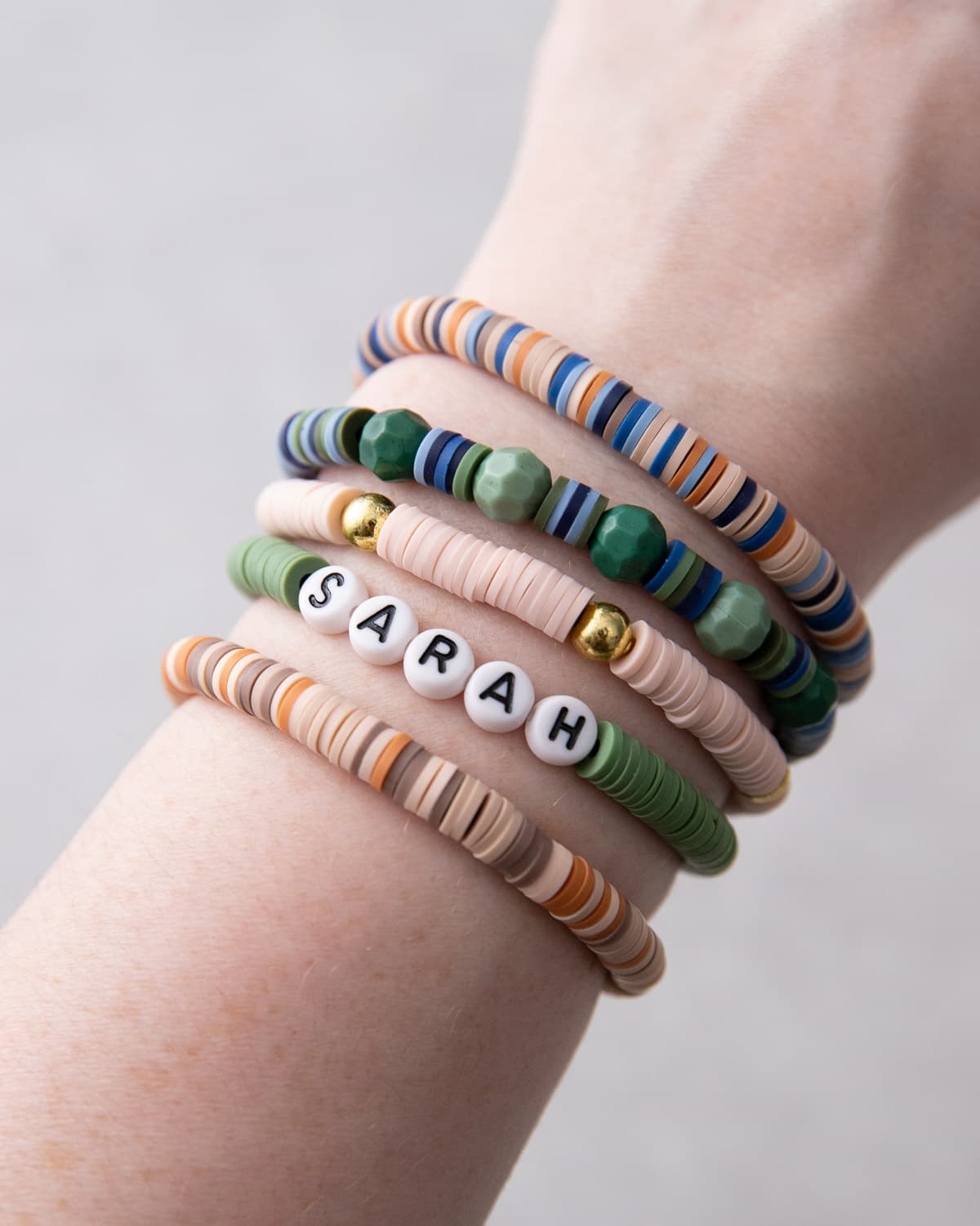 How to make clay bead bracelets? Creating clay bead bracelets is a fun and creative craft that allows you to design unique accessories to complement your personal style.