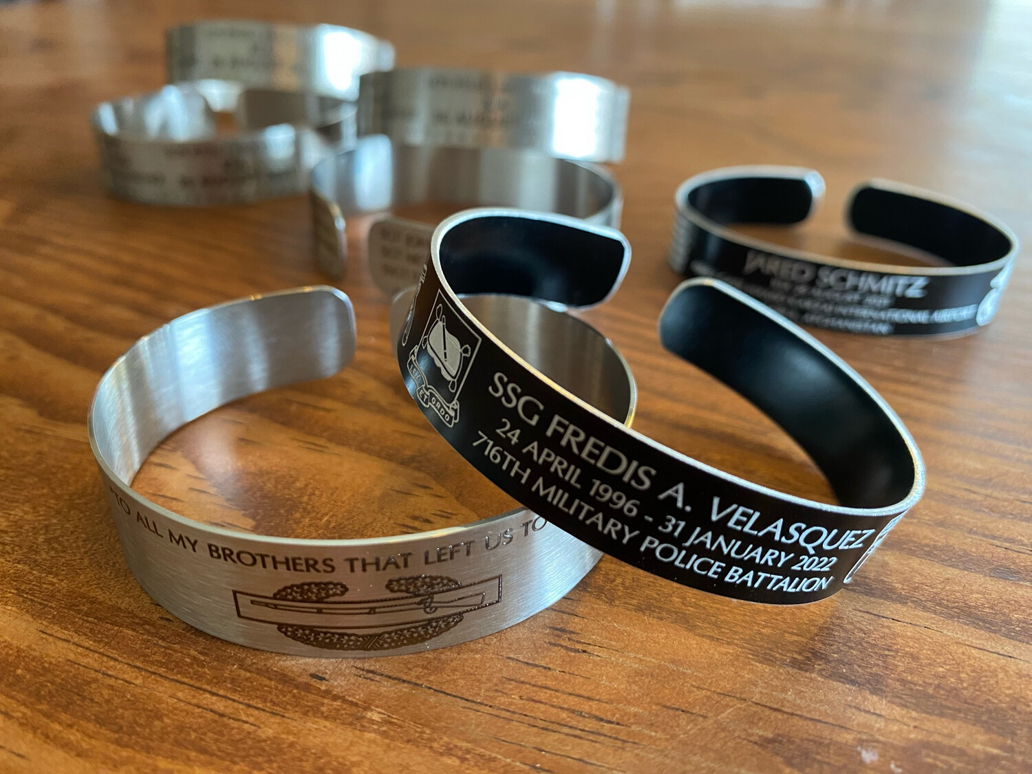 Memorial bracelets have become a popular choice for individuals seeking to honor and remember loved ones, commemorate significant events