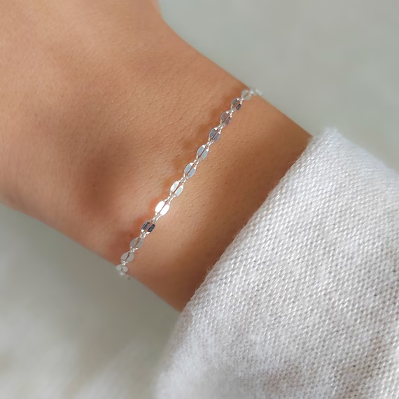 Bracelets silver, selecting the perfect silver bracelet is an art that combines personal taste, quality assessment, and an understanding