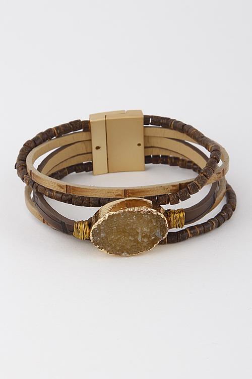 Magnetic bracelet have gained popularity in recent years for their purported health benefits and stylish designs. These bracelets