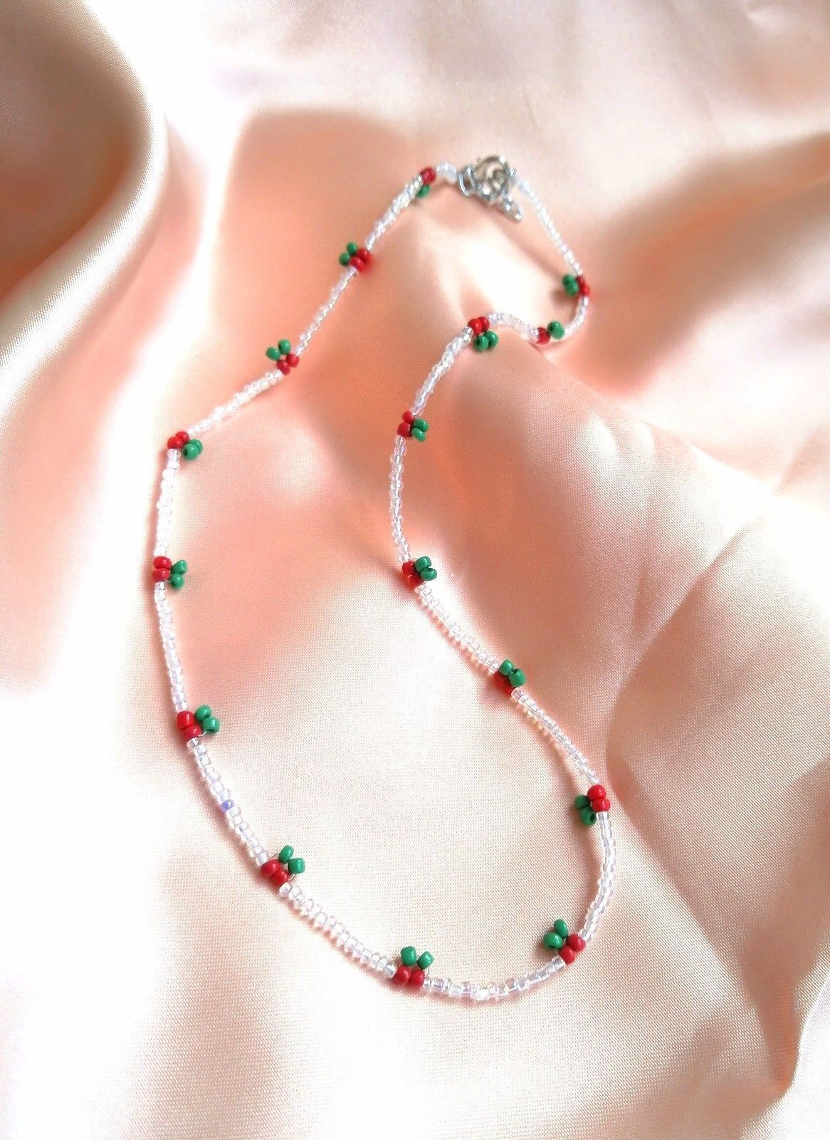 How to make a beaded necklace?