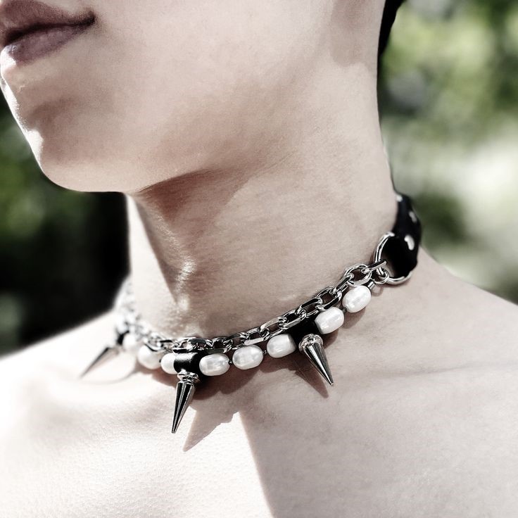 spiked choker