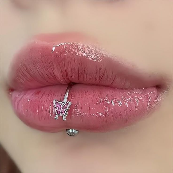 labret piercing